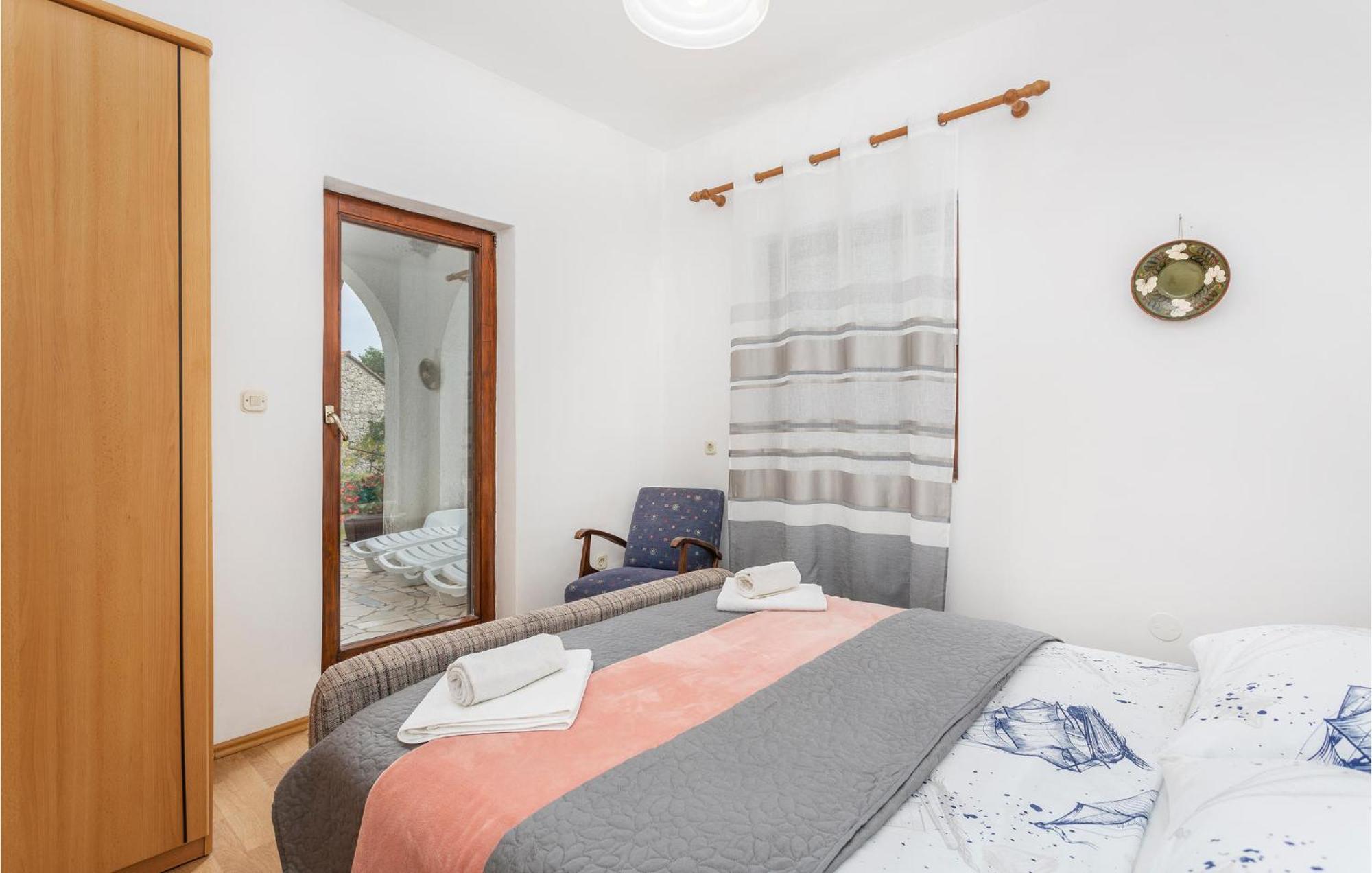 Beautiful Apartment In Malinska With Wifi Buitenkant foto