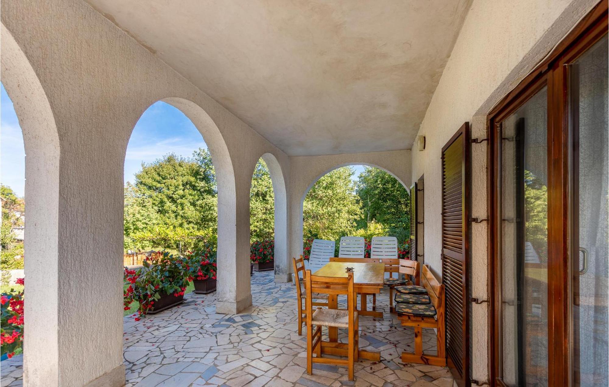 Beautiful Apartment In Malinska With Wifi Buitenkant foto