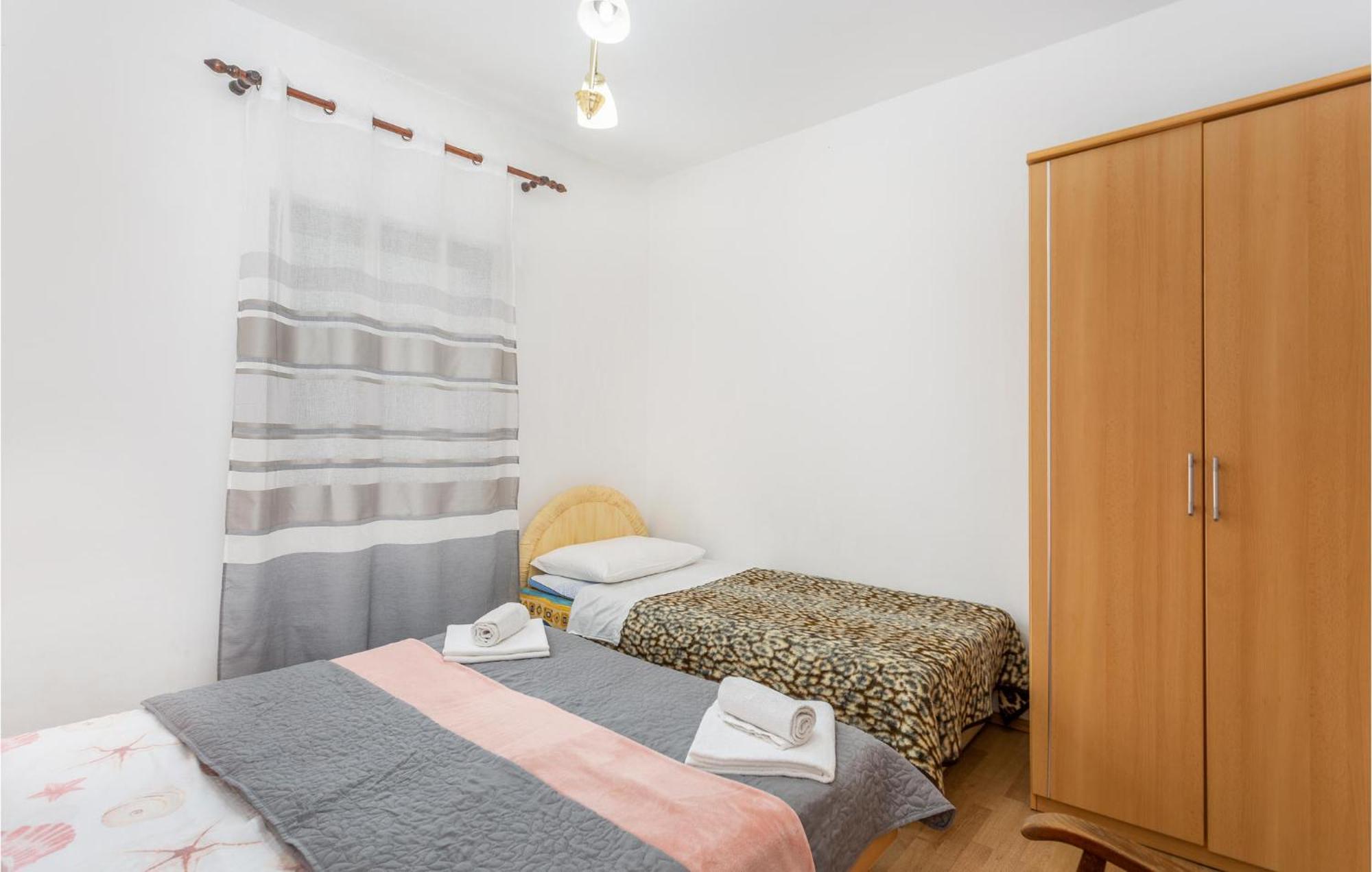 Beautiful Apartment In Malinska With Wifi Buitenkant foto