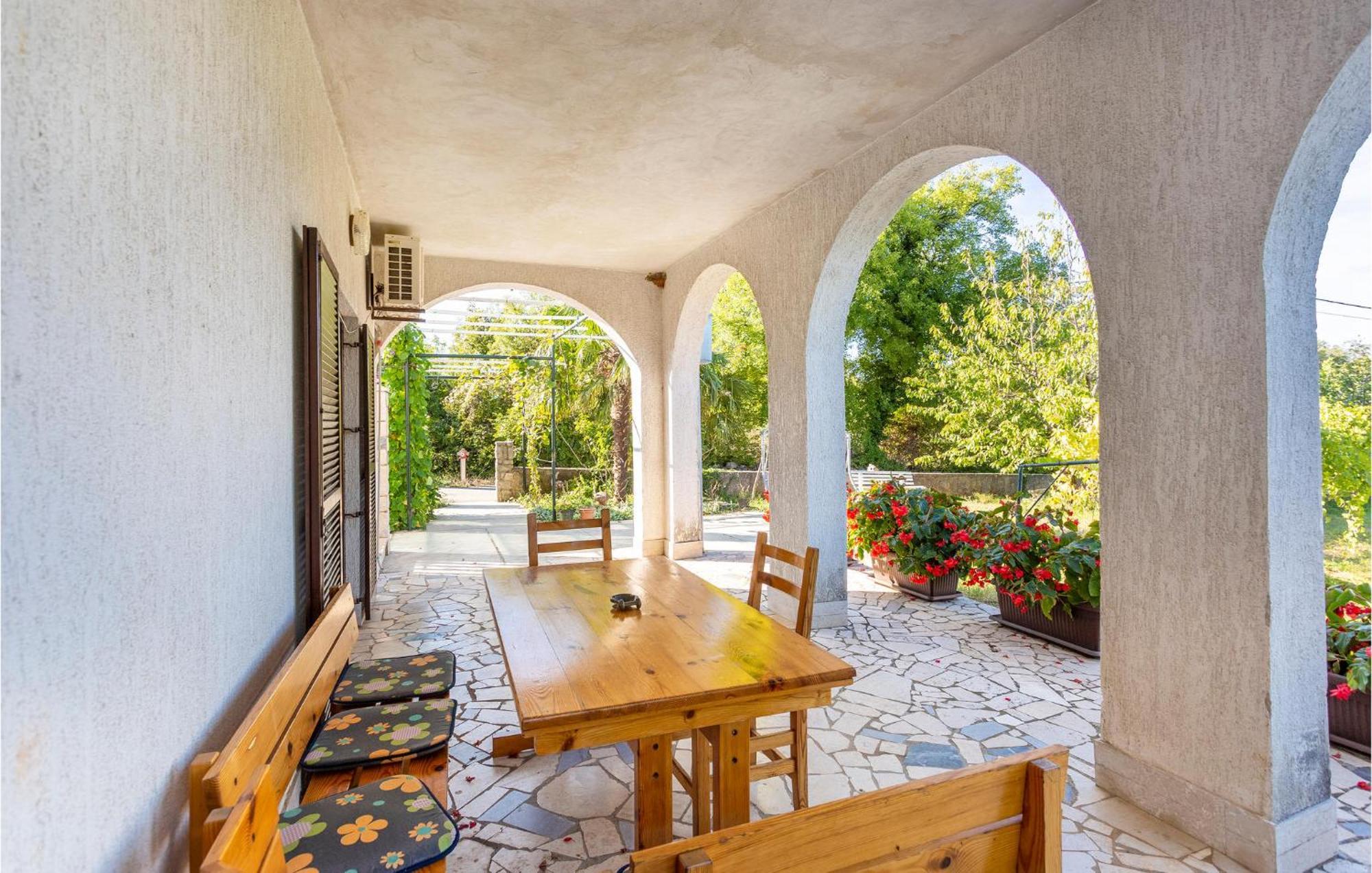 Beautiful Apartment In Malinska With Wifi Buitenkant foto