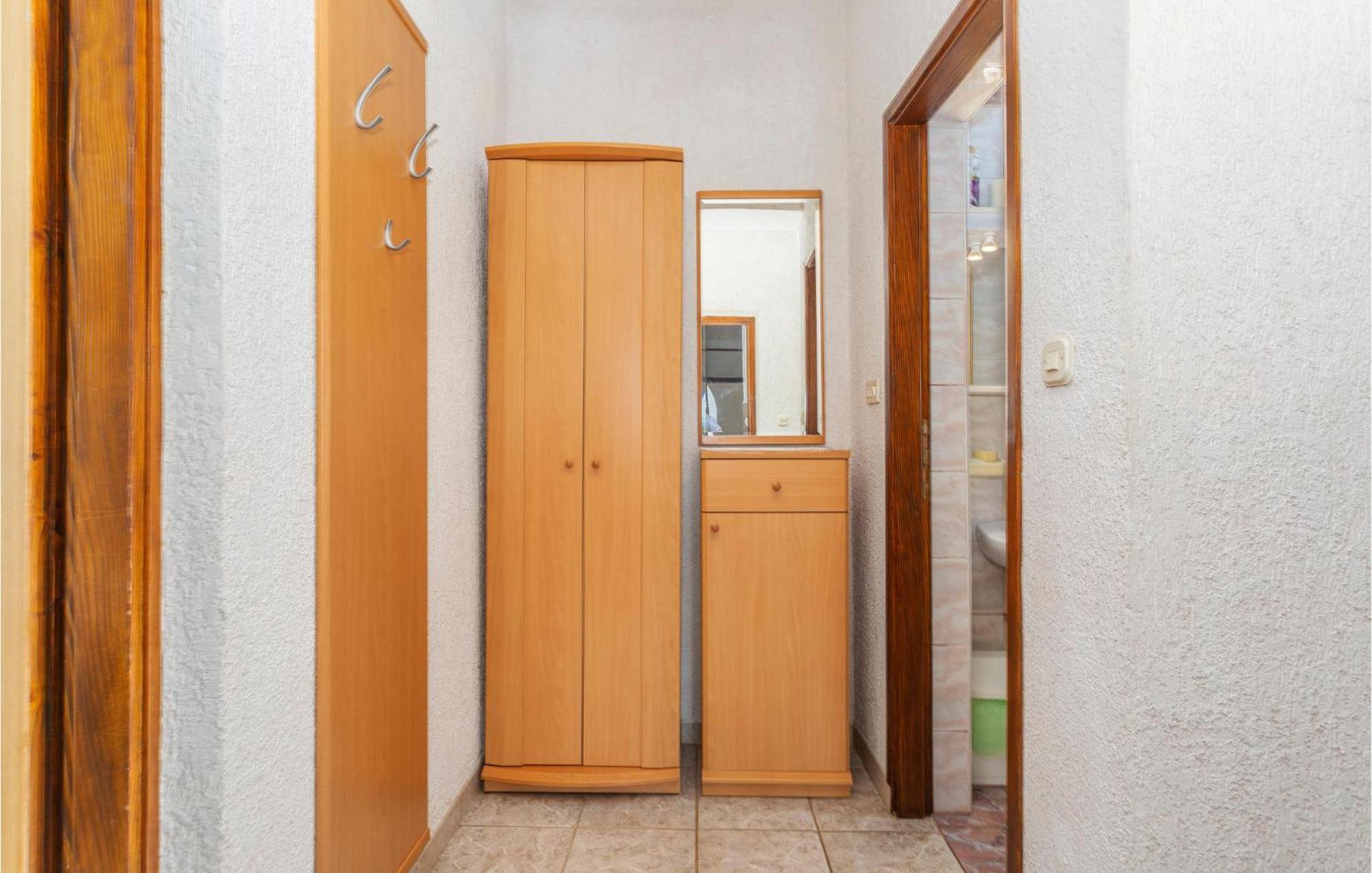 Beautiful Apartment In Malinska With Wifi Buitenkant foto