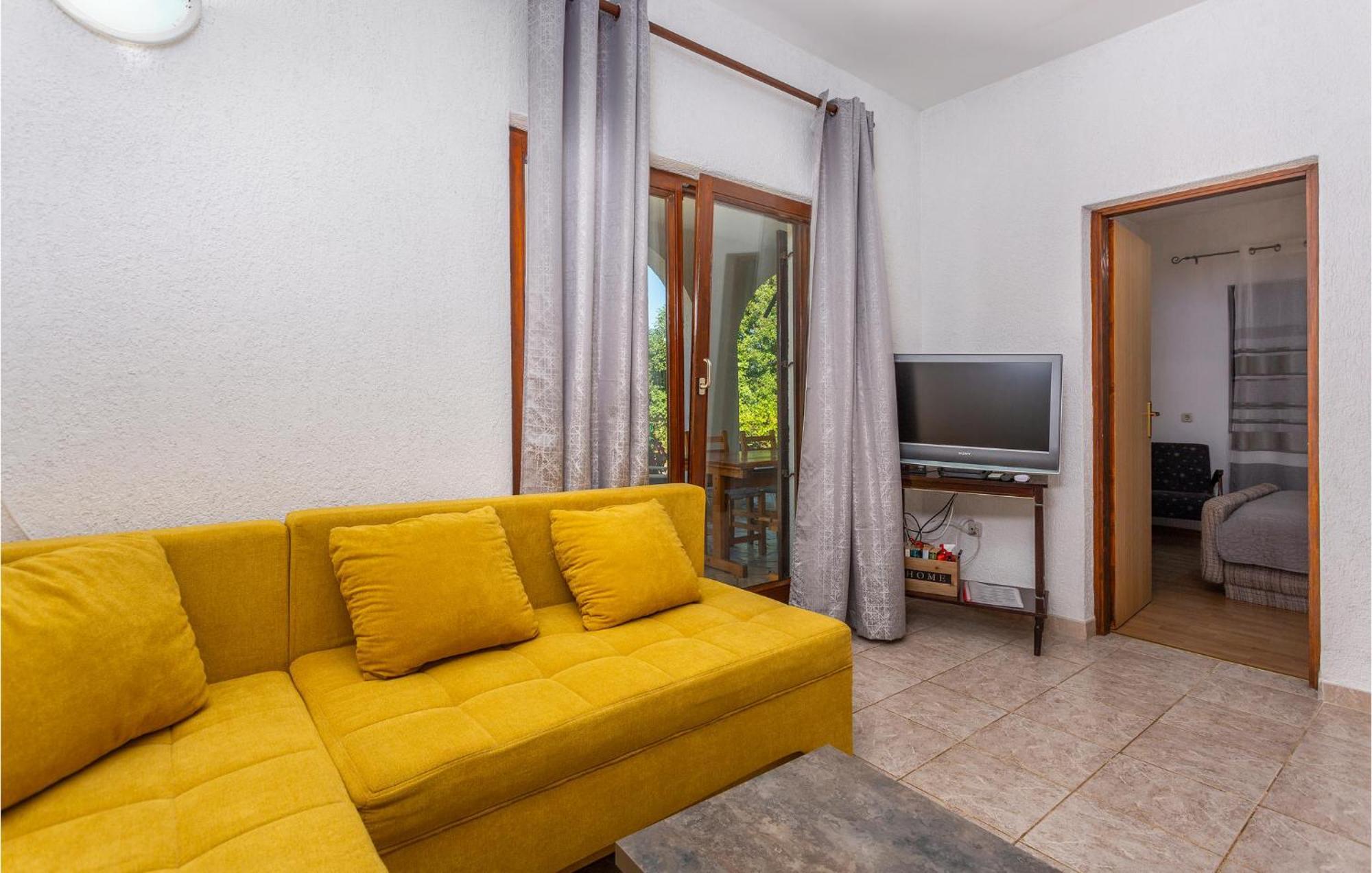 Beautiful Apartment In Malinska With Wifi Buitenkant foto
