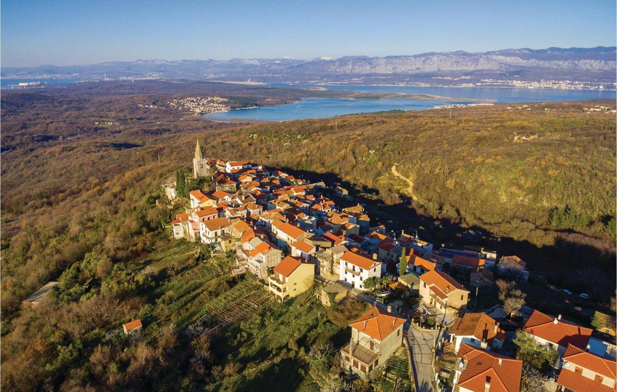 Beautiful Apartment In Malinska With Wifi Buitenkant foto