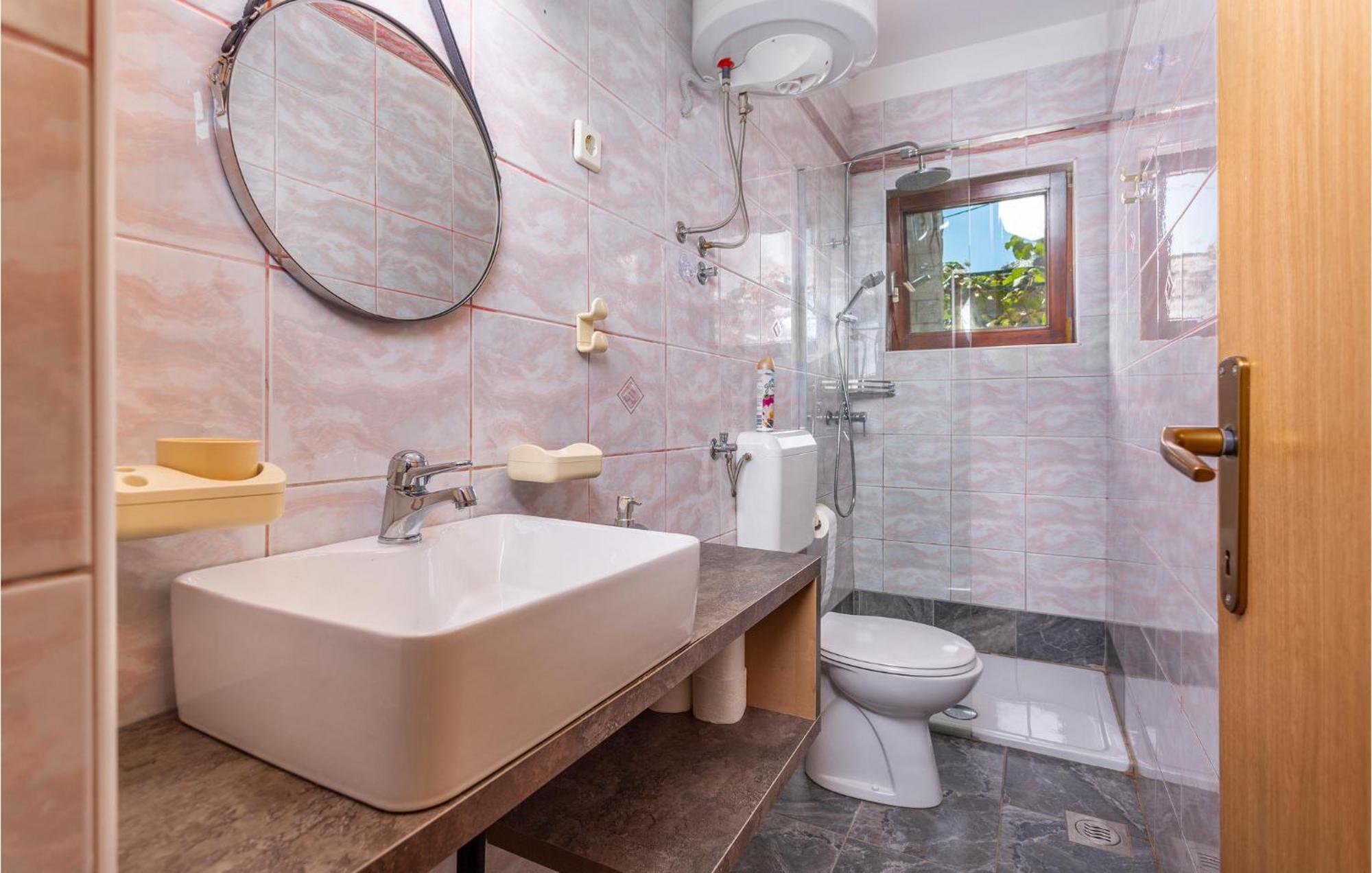 Beautiful Apartment In Malinska With Wifi Buitenkant foto